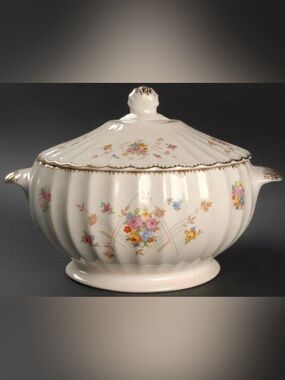 Vintage Limoges American New Princess covered vegetable bowl, 8"